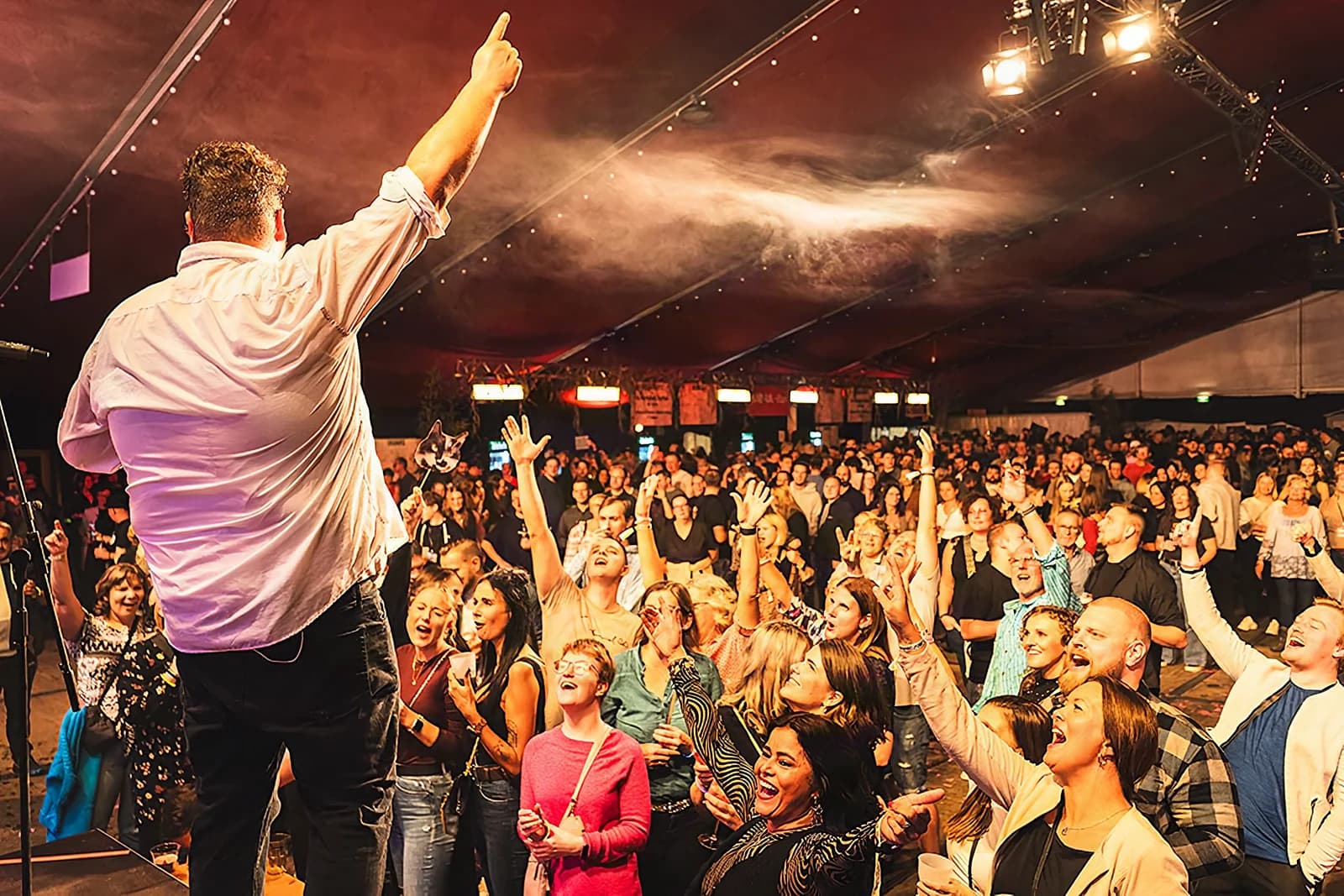 Feiernde Menge beim Erntedankfest Kevelaer